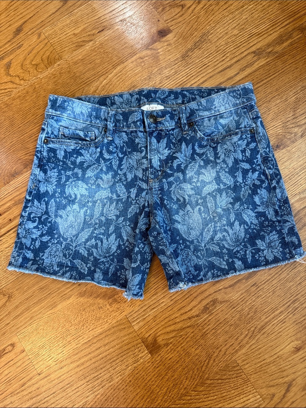LOFT Floral Print Denim Shorts Size 4 Blue Raw Hem Stretch Jean Shorts